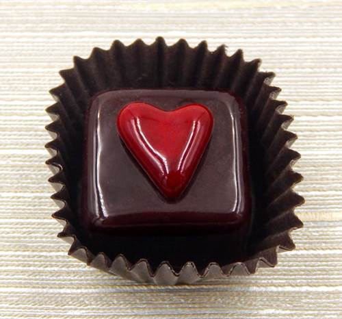 Click to view detail for HG-249 Cube Chocolate with Hearts Choc & Cherry $50